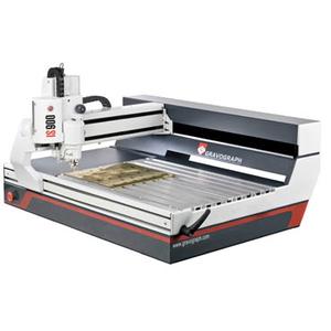 IS 900, the new mechanical engraving machine from Gravograph